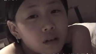 熟女继母与她的少女继女沉迷于女同性恋角色扮演