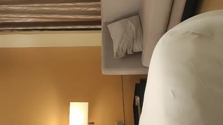 颜值不错丰满身材妹子双人啪啪,换上性感黑丝抬腿大力猛操非常诱