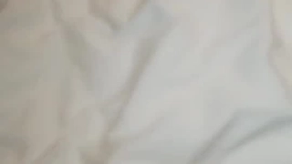 肥胖的青少年在宿舍房间里与妓女激情相遇