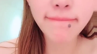 眼镜美眉 和她做爱就是一种享受 她玩吃鸡 我操她逼逼 小穴都操红了 无套内射