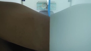鬼畜双飞大屌哥轮草两女，吞精喝尿电钻玩逼高潮喷水，草嘴深喉呕吐不断，大鸡巴疯狂抽插干翻两位人妻少妇