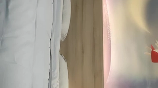 《隔壁小姐姐》穿旗袍黑丝袜自摸小屄，极度勾引诱惑~