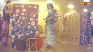 女杀手足浴会所撩妹差点被学生制服靓妹套路，深夜才搞来个女技师体验莞式一条龙