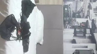 曲线优美的少女Mochi Mona被她紧绷的阴道猛烈地操