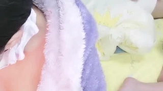 第一征集网【母子乱伦】儿子给妈妈按摩按到了逼上，妈妈也有性福也有内疾