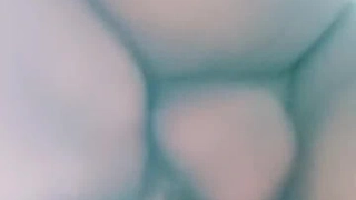 大眼女主播温泉直播让人摸奶摸逼，还给小伙打飞机幸福来的