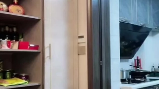 朋友清纯漂亮的大二表妹在一起吃过几次饭送点小礼物后顺利约出来