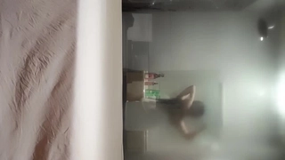 酒店探花骚熟女，扒掉裤子舔骚逼，张开双腿爆插，翘起肥臀后入