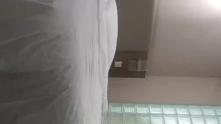 剧情演绎嫩妹欠钱不还只能肉偿，近距离特写一线天嫩逼骑乘抽插，抬腿后入打桩机快速猛操，呻吟娇喘听着非常酥麻