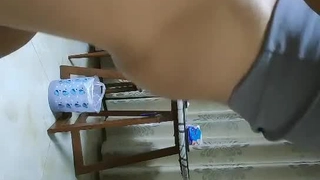 真正的大学生在宿舍房间里进行业余肛交