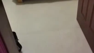 18岁学妹翘着屁股趴在床上等待大鸡巴进入