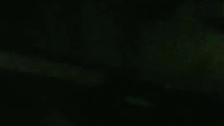 交换夫妇在办公室里与小偷和她的继母进行三人行